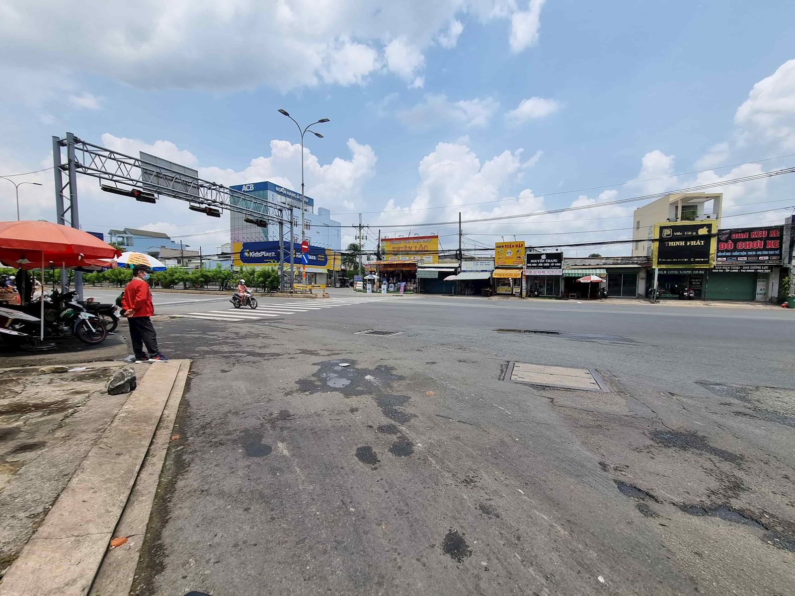 Đường vào khu công nghiệp